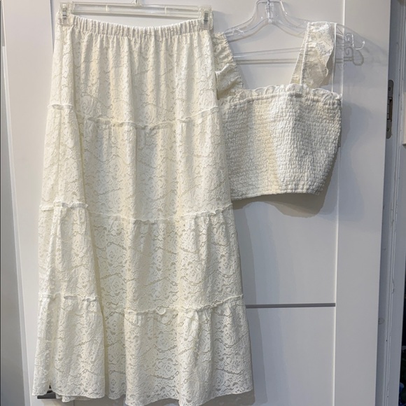 Elegant Cream Lace Skirt and top - Picture 1 of 6
